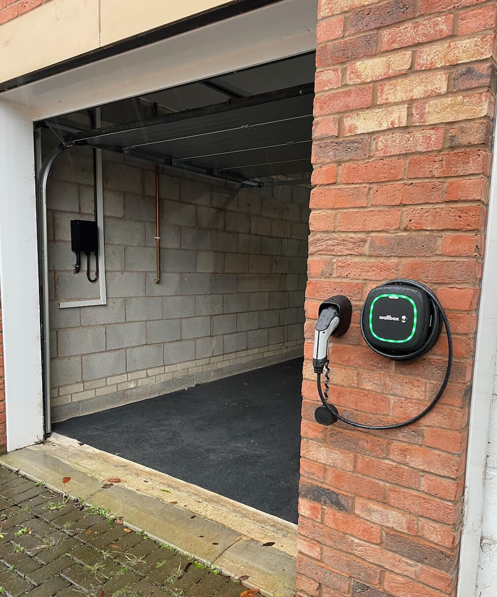 Wallbox Pulsar Max EV Charger Garage Wallbox Pulsar Max EV Charger Garage